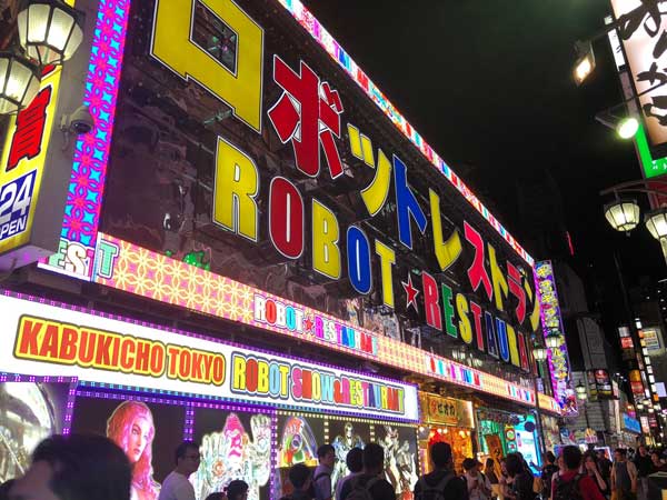 新宿歌舞伎町のロボットレストラン